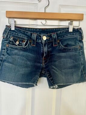 True Religion cut off frayed jean shorts Daisy Dukes low rise 3.5" inseam sze 29